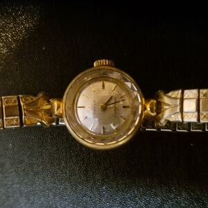 It's an omega 14 Kara gold watch